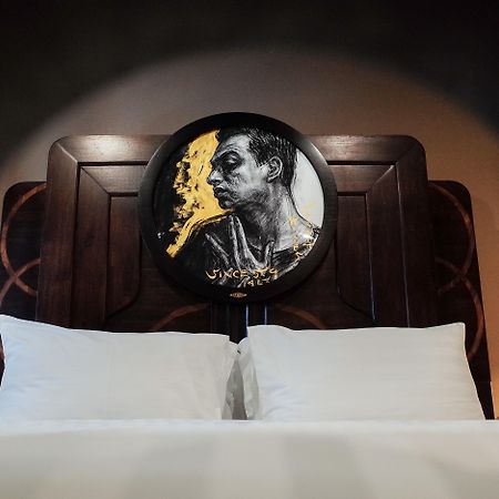 Art Mai Gallery Nimman Hotel Чиангмай Екстериор снимка A bed at the hotel