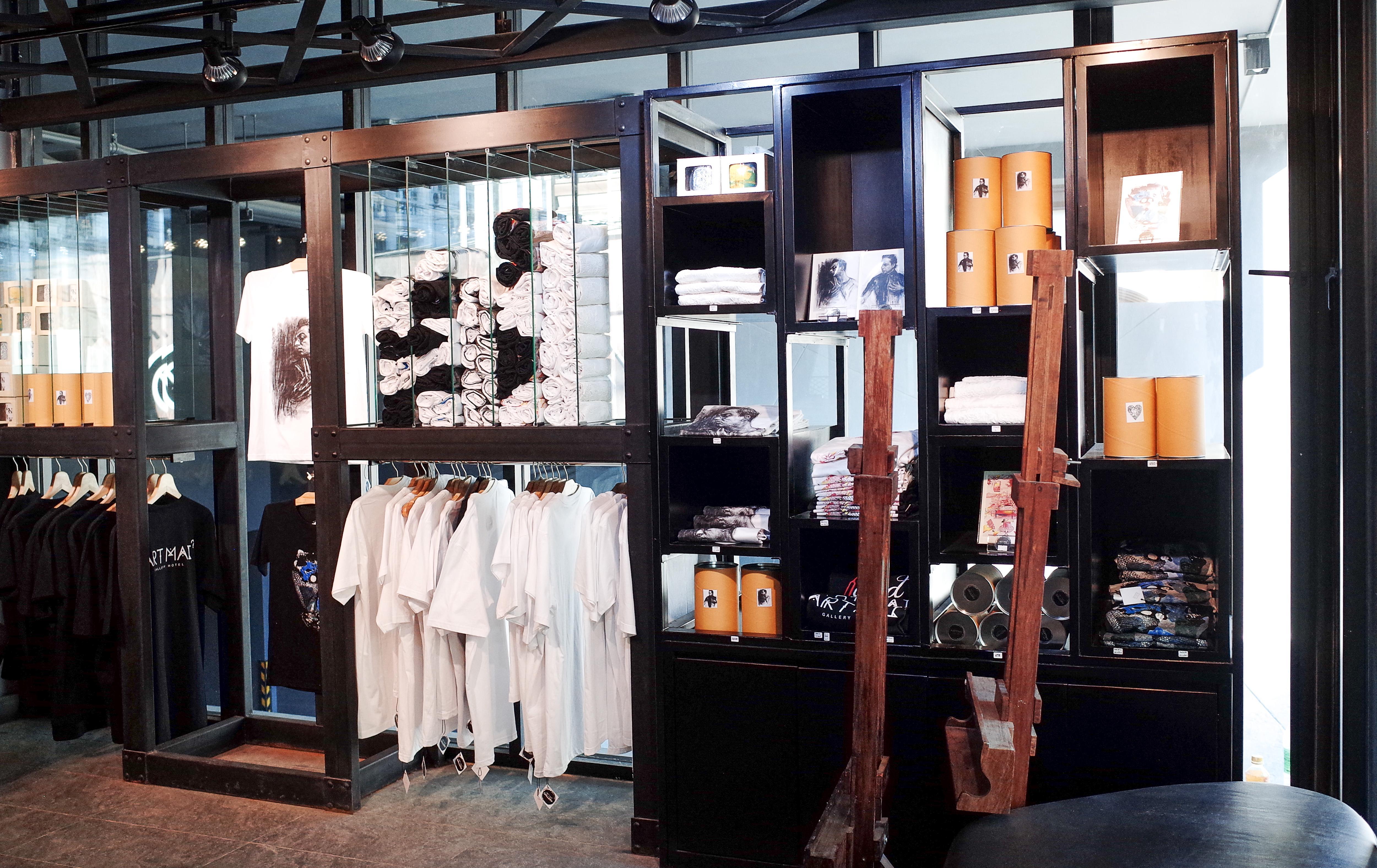Art Mai Gallery Nimman Hotel Чиангмай Екстериор снимка The gift shop at the Chengdu Research Base of Giant Panda Breeding