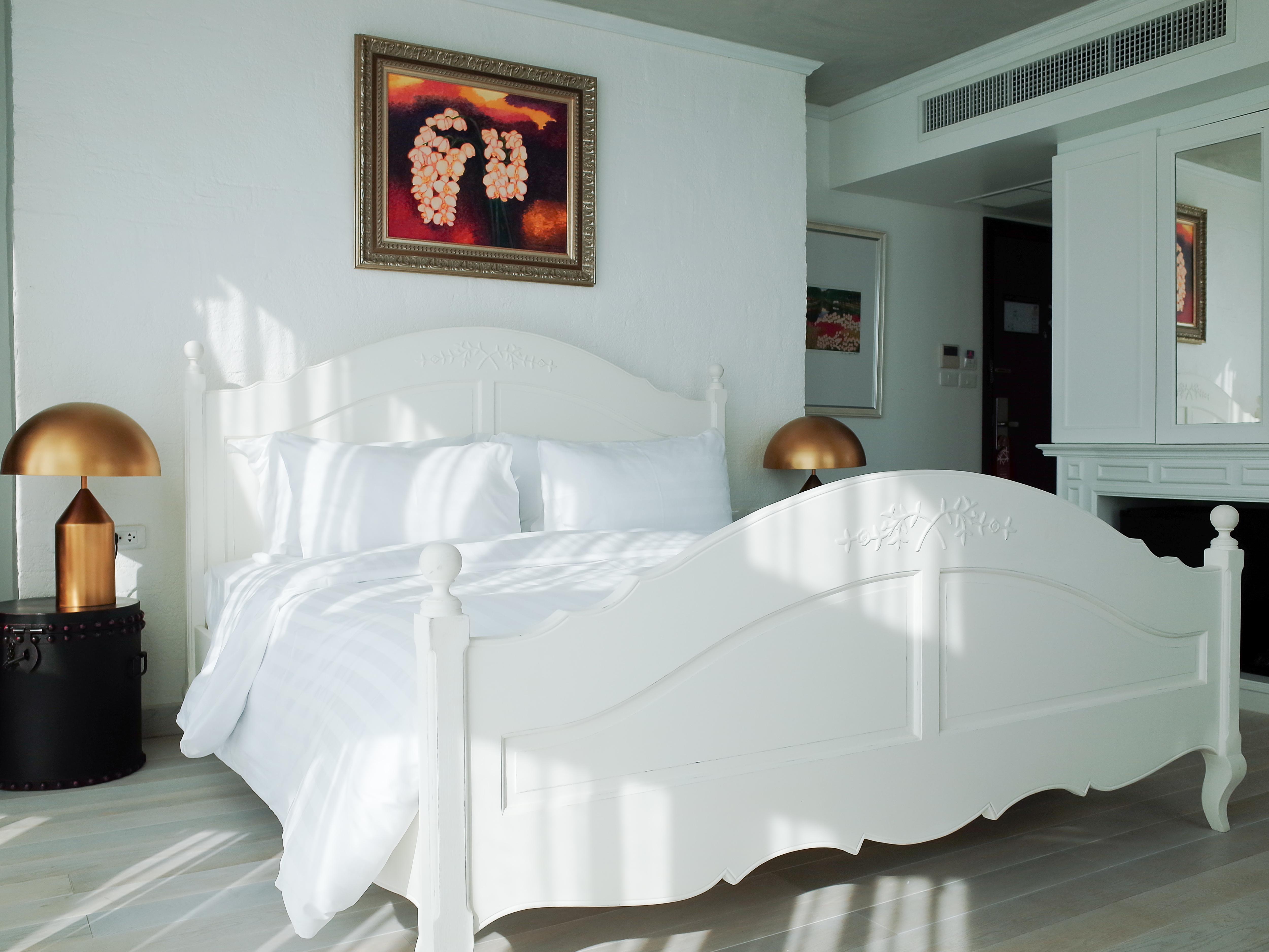 Art Mai Gallery Nimman Hotel Чиангмай Екстериор снимка A bed with a bed skirt