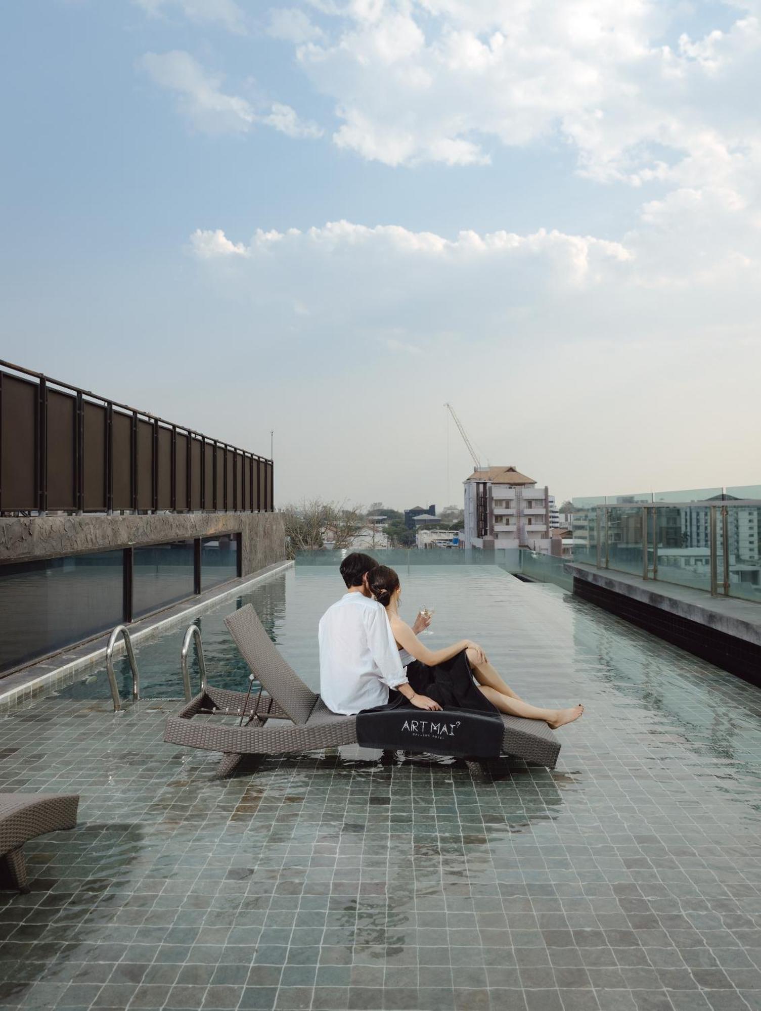 Art Mai Gallery Nimman Hotel Чиангмай Екстериор снимка Rooftop pool at the hotel