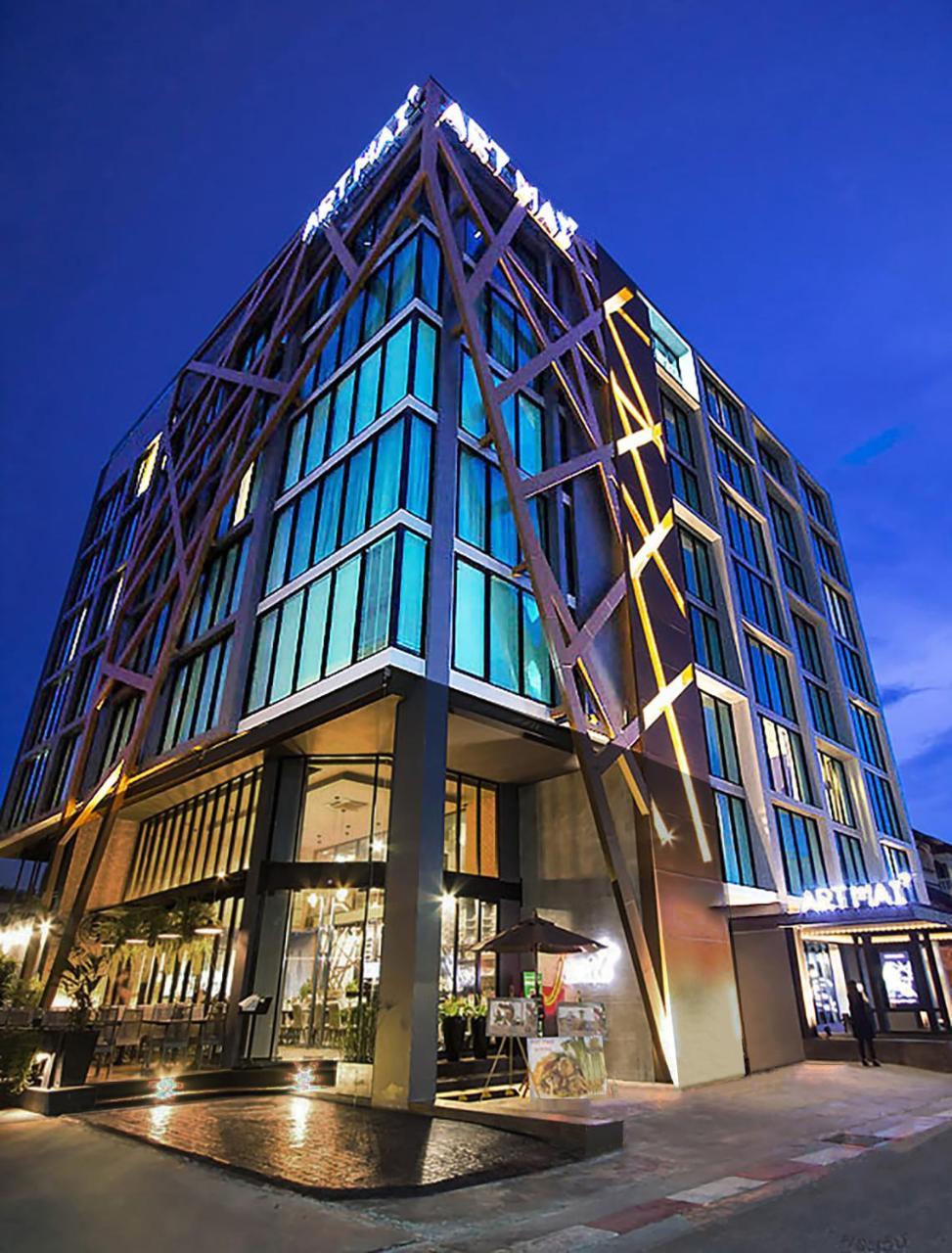Art Mai Gallery Nimman Hotel Чиангмай Екстериор снимка The hotel at night